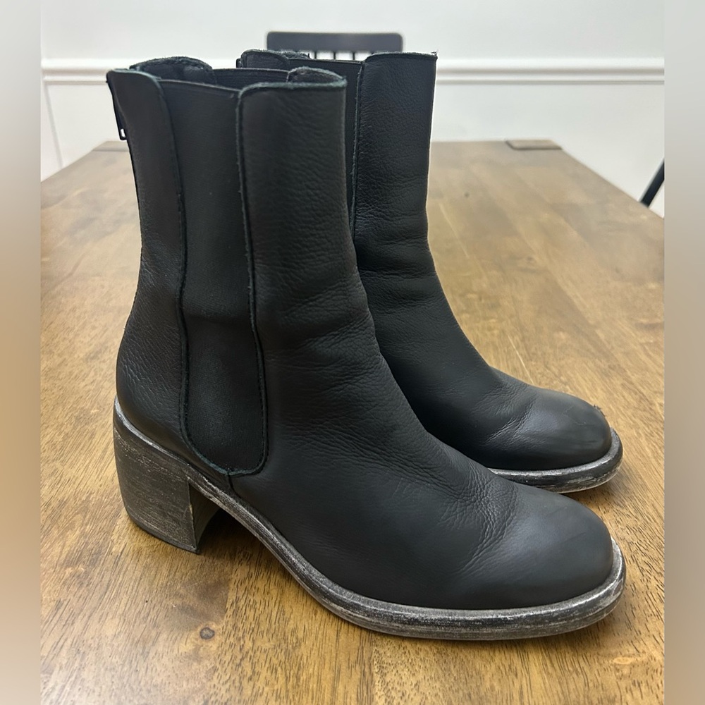 Free People Black Leather Chelsea Ankle Boots Block Heel 39EU (US 8-8.5)